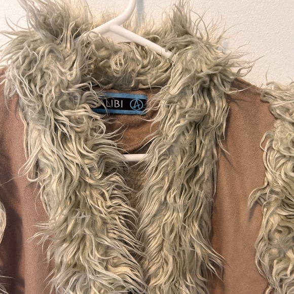 Cozy Sherpa Patterned Vest - Picture 4 of 6